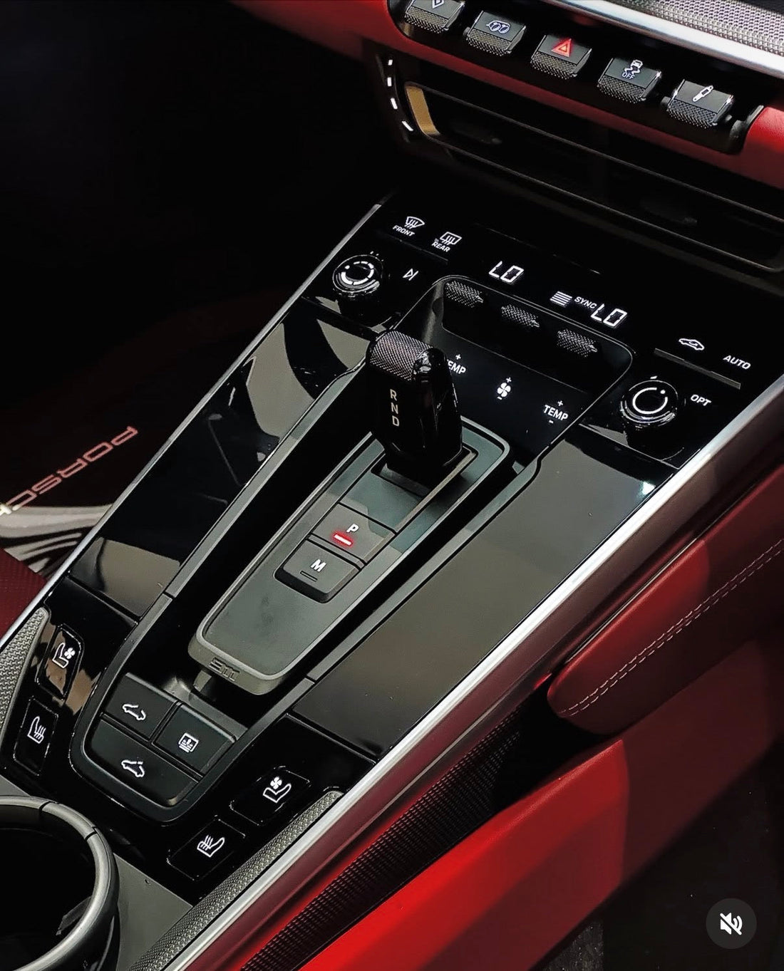 Comment Nettoyer et Protéger les Plastiques Intérieurs de sa Voiture ?